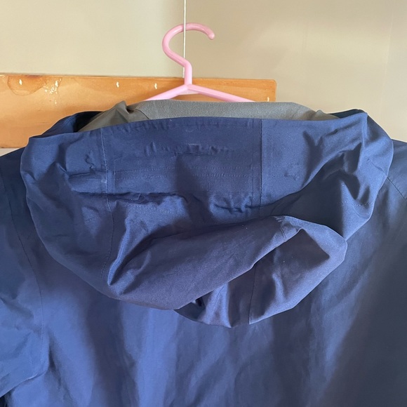 Women’s Patagonia Coat - Picture 4 of 9